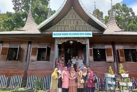 Kunjungan Pustakawan UIN Imam Bonjol Padang ke Museum Rumah Kelahiran Buya Hamka
